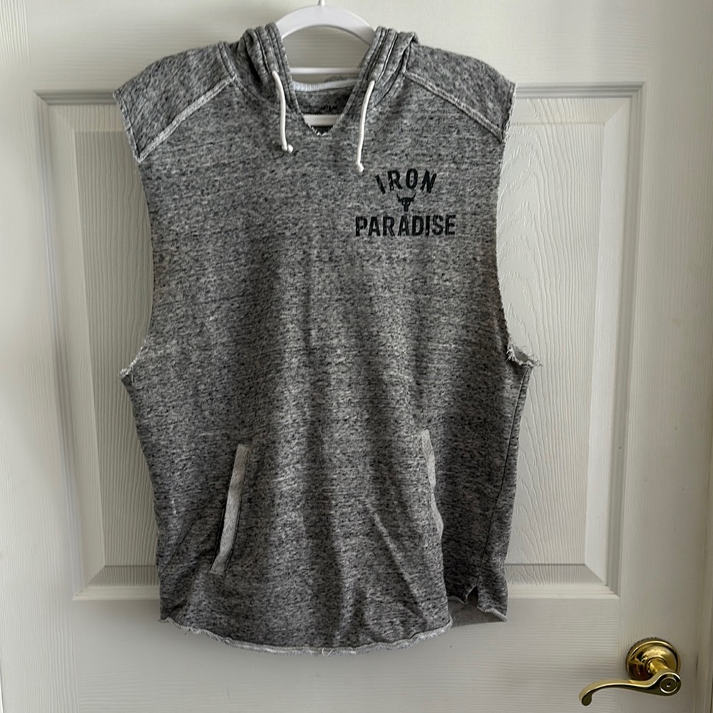 UA Sleeveless Loose Fit Shirt -Size L